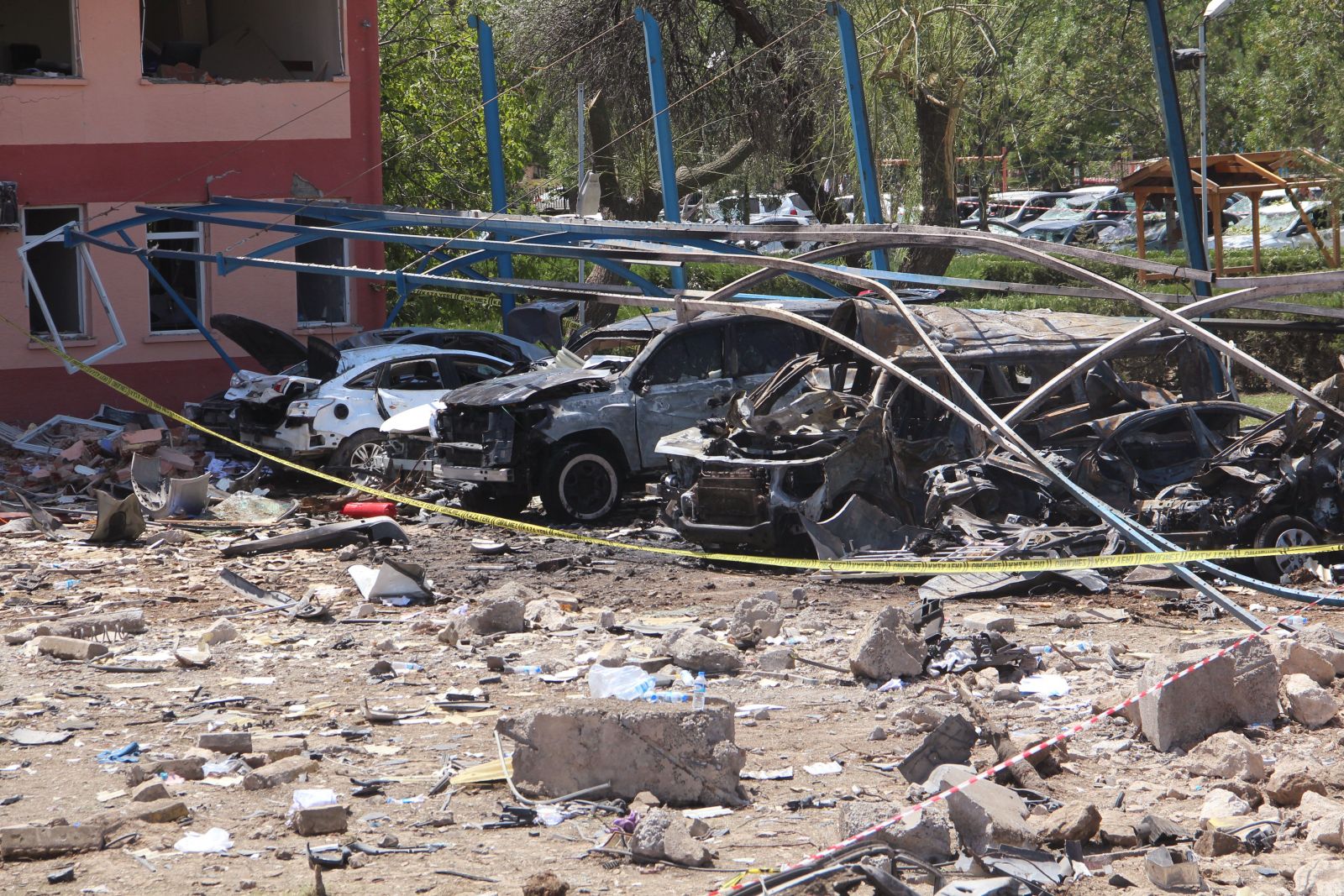 Elazığ'da bombalı saldırı: 3 şehit, 170 yaralı
